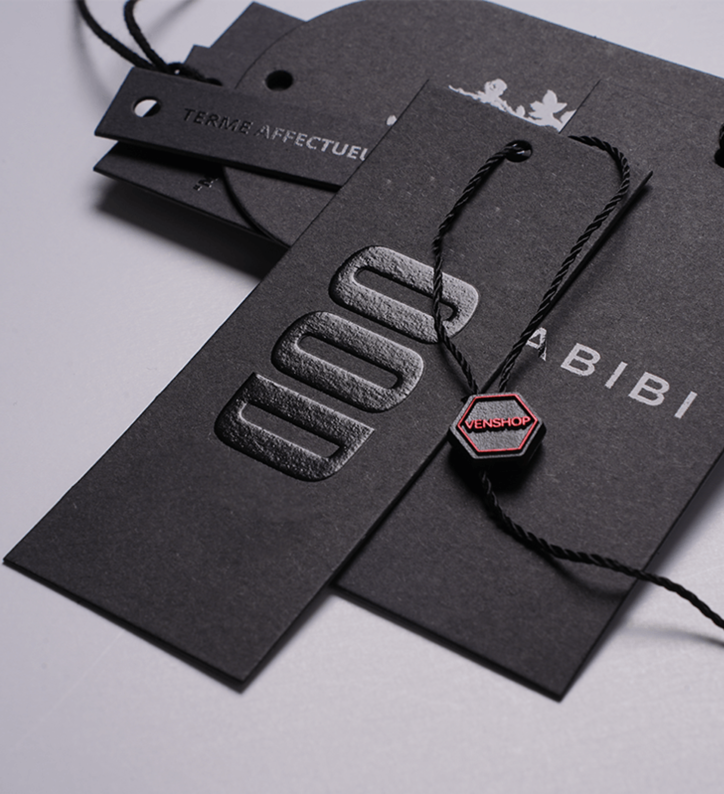 Wholesale Luxury Price Tag Clothing Hand Tags for Clothes Label Garment Hangtags Design Custom Swing