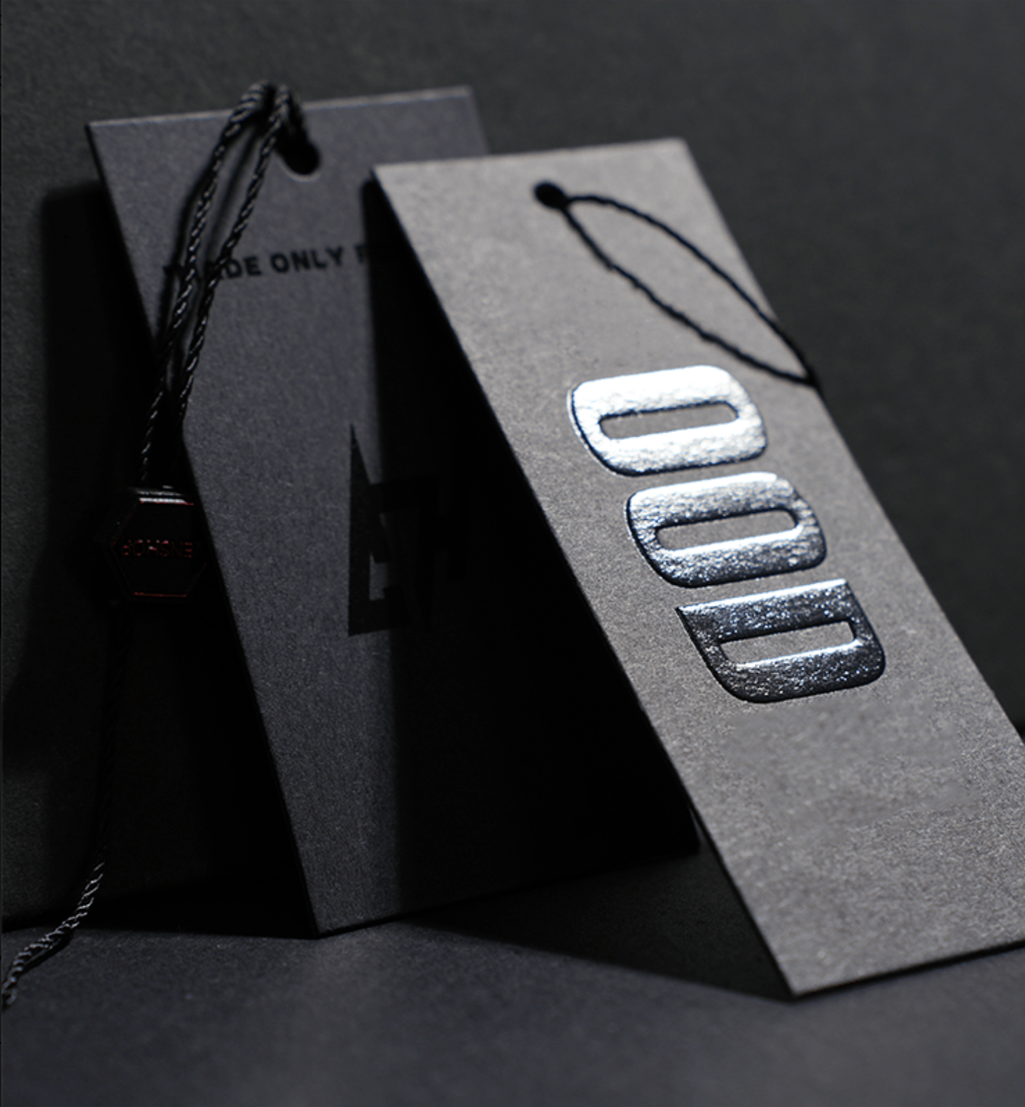 Wholesale Luxury Price Tag Clothing Hand Tags for Clothes Label Garment Hangtags Design Custom Swing
