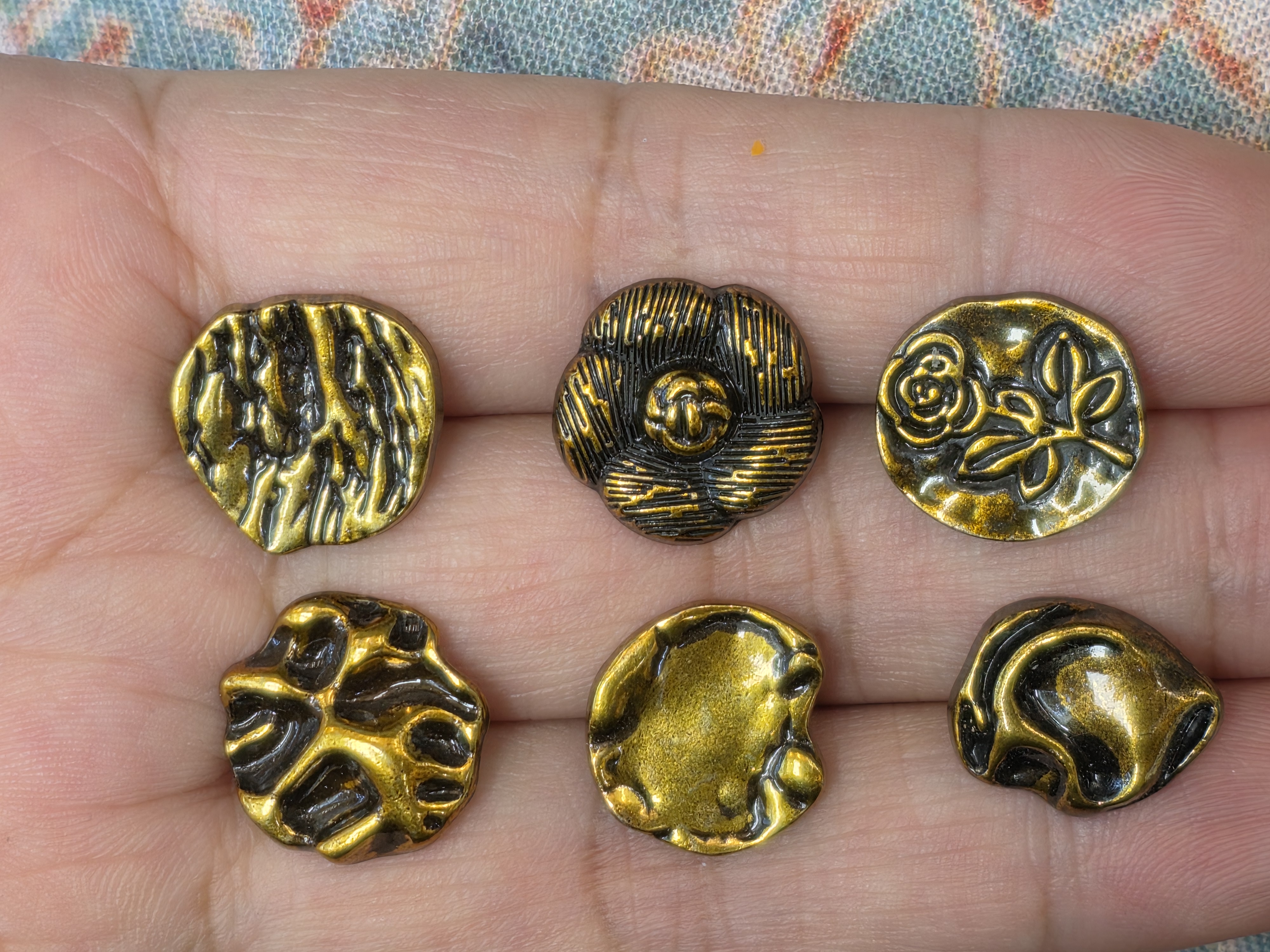 Retro buttons